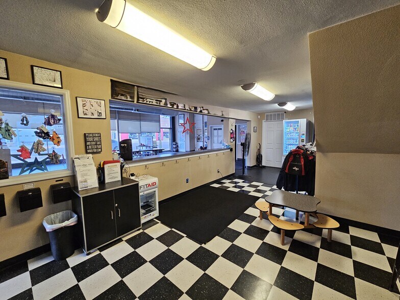 More Photos Of 815 N 1st Ave, Great Falls Auto Dealership For Lease