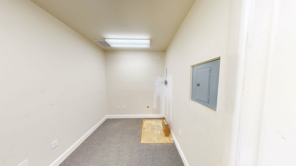 More Photos Of 5151 S Lakeland Dr, Lakeland Office For Lease