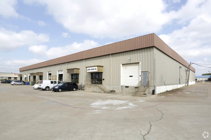 More Photos Of 1901 S Great Southwest Pky, Grand Prairie Distribution For Lease