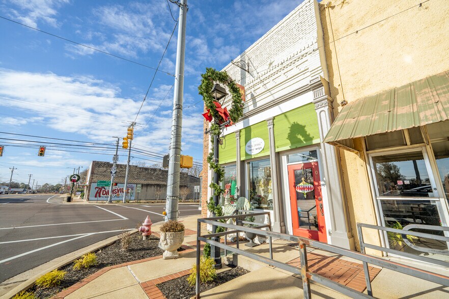 More Photos Of 104 E Main St, Adamsville General Retail For Sale