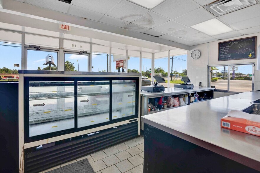 More Photos Of 9710 E Colonial Dr, Orlando Fast Food For Sale