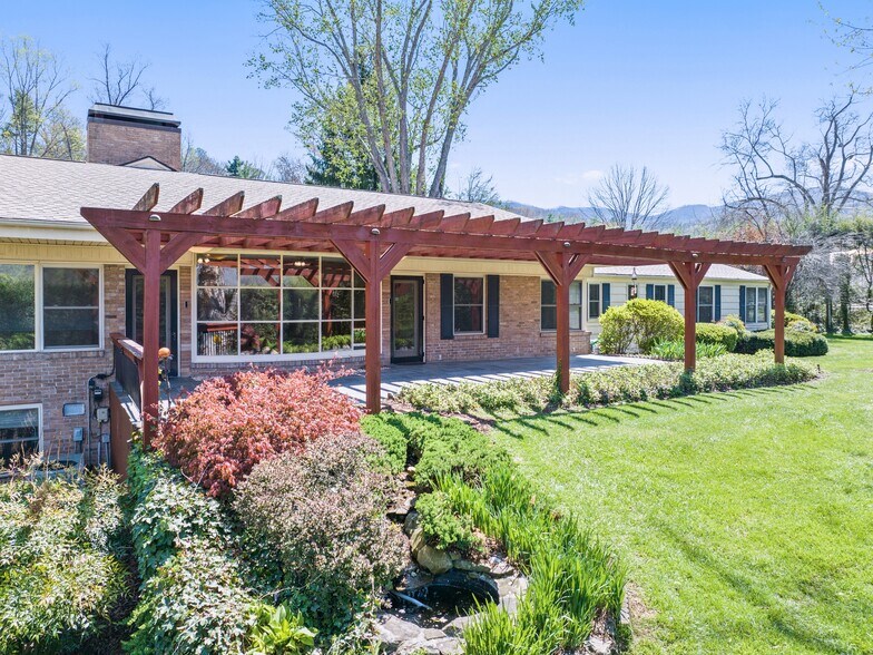 More Photos Of 142 Country Club Dr, Waynesville Hospitality For Sale
