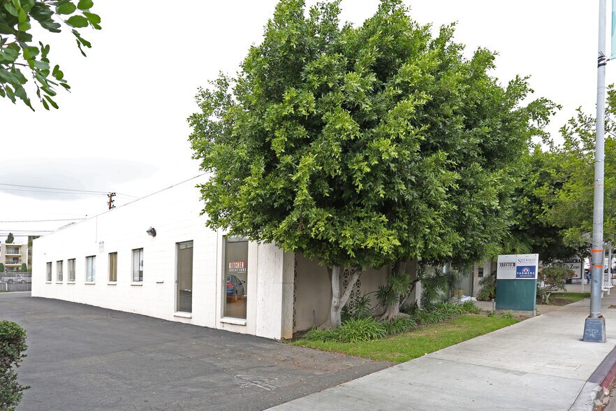 More Photos Of 3647-3649 Atlantic Ave, Long Beach Office For Lease