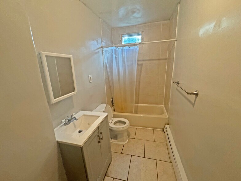 More Photos Of 26 Martin St, Hartford Apartments For Sale