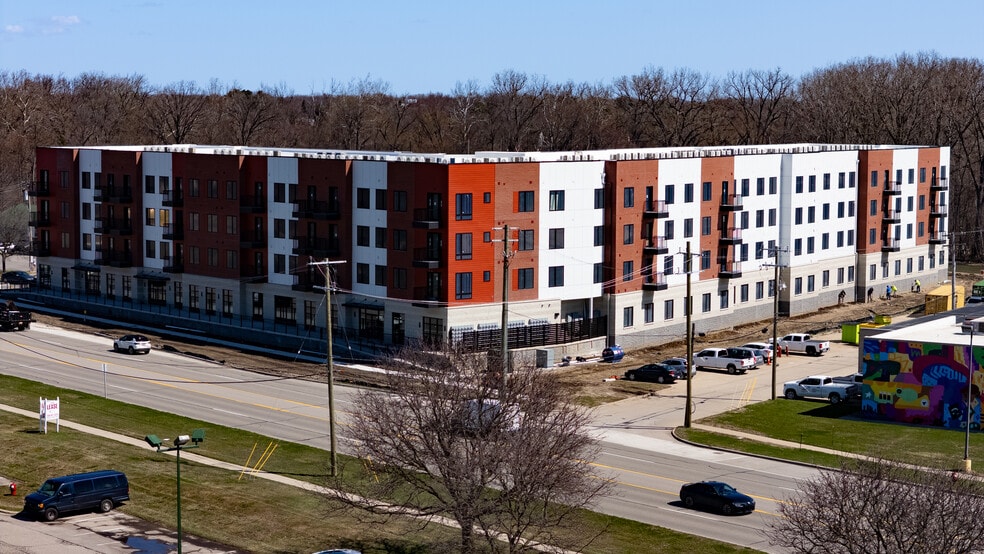 More Photos Of 43700 Van Dyke Ave, Sterling Heights Apartments For Lease