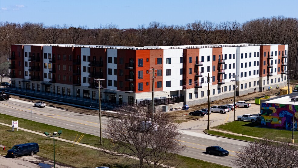 More Photos Of 43700 Van Dyke Ave, Sterling Heights Apartments For Lease