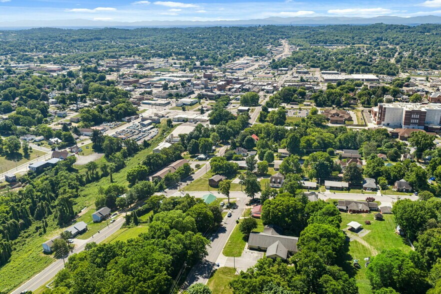More Photos Of 825 Donna St, Morristown Apartments For Sale