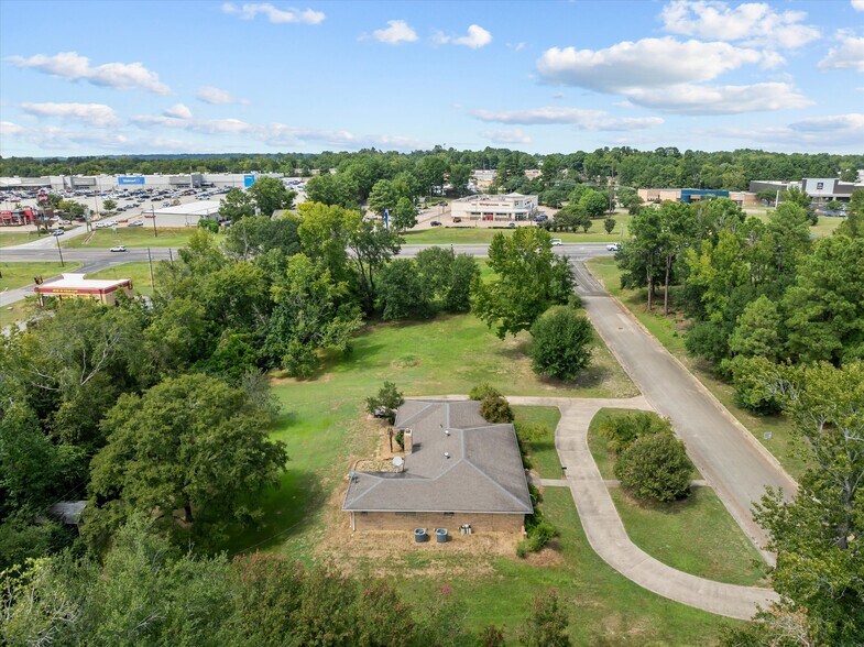 More Photos Of 103 Wesley Dr, Palestine Land For Lease