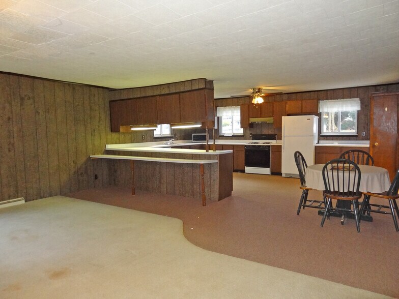 More Photos Of 93 Maple Ave, Morgantown Office For Sale