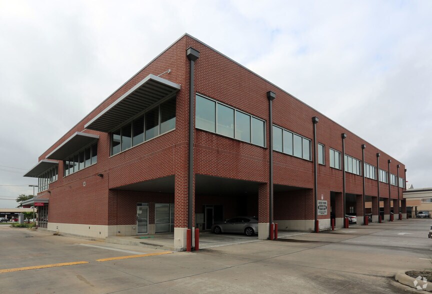 More Photos Of 5410 Bellaire Blvd, Bellaire Office For Lease