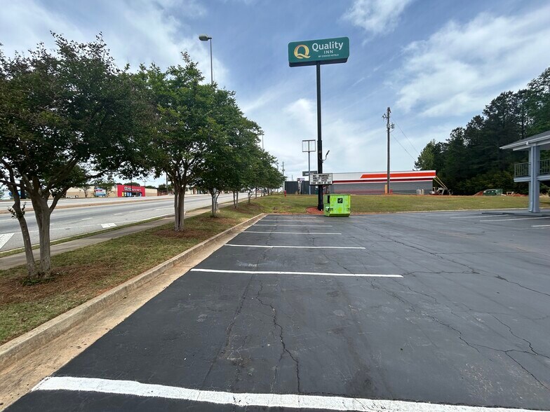 More Photos Of 1010 Highway 19 N, Thomaston Hotel For Sale