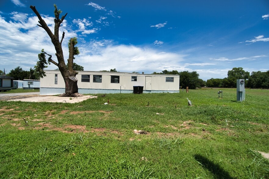 More Photos Of 400 S Front St, Noble Manufactured Housing Mobile Home Park For Sale