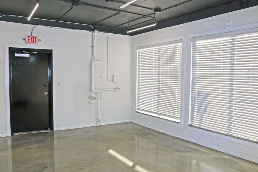 More Photos Of 721 W US Highway 50, O'Fallon Storefront Retail Office For Lease