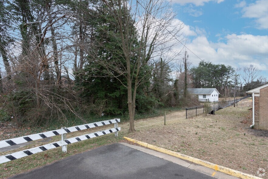 More Photos Of 6320 Grovedale Dr, Alexandria Daycare Center For Sale