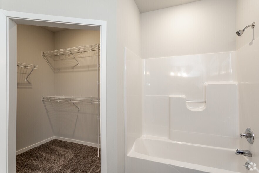 More Photos Of 2135 Edgewood Dr, Webster City Apartments For Sale