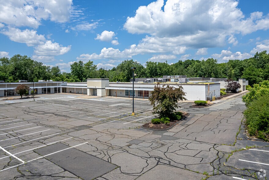 Primary Photo Of 10 Prospect Hill Ter, East Windsor General Retail For Sale