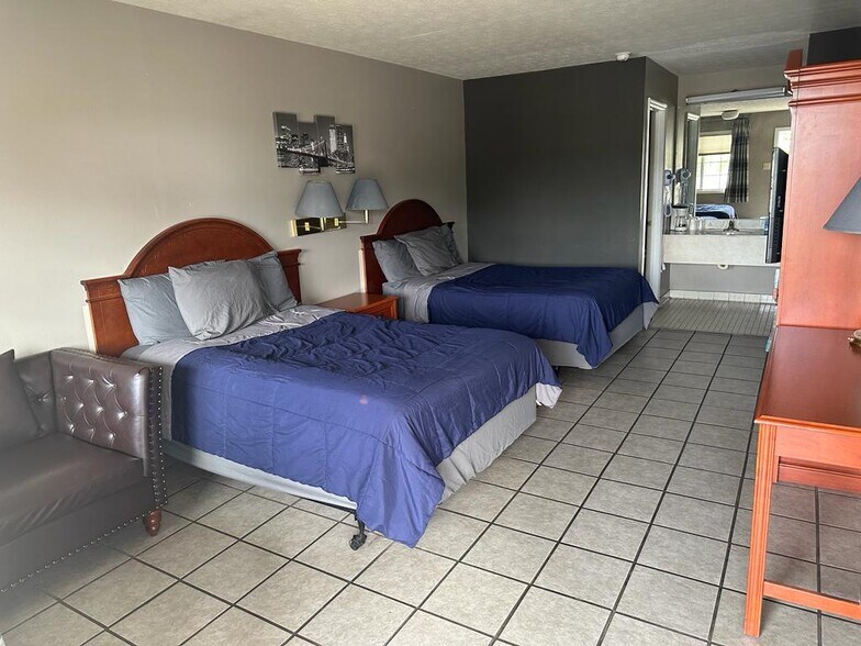 More Photos Of 1500 Edmonton Rd, Tompkinsville Hotel For Sale