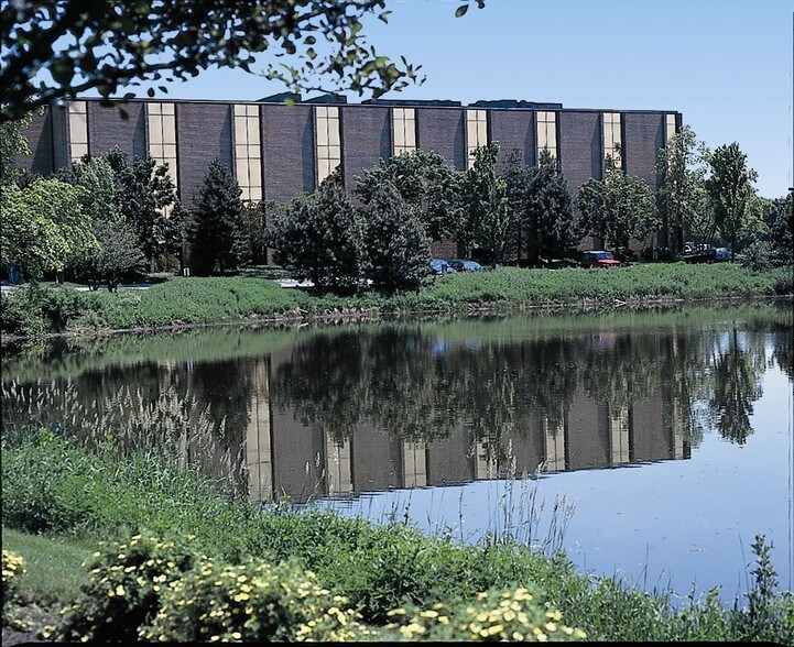 More Photos Of 800 Roosevelt Rd, Glen Ellyn Office For Lease