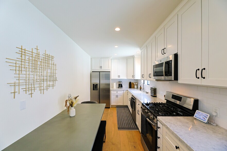 More Photos Of 22227 Pacific Coast Hwy, Malibu Apartments For Sale