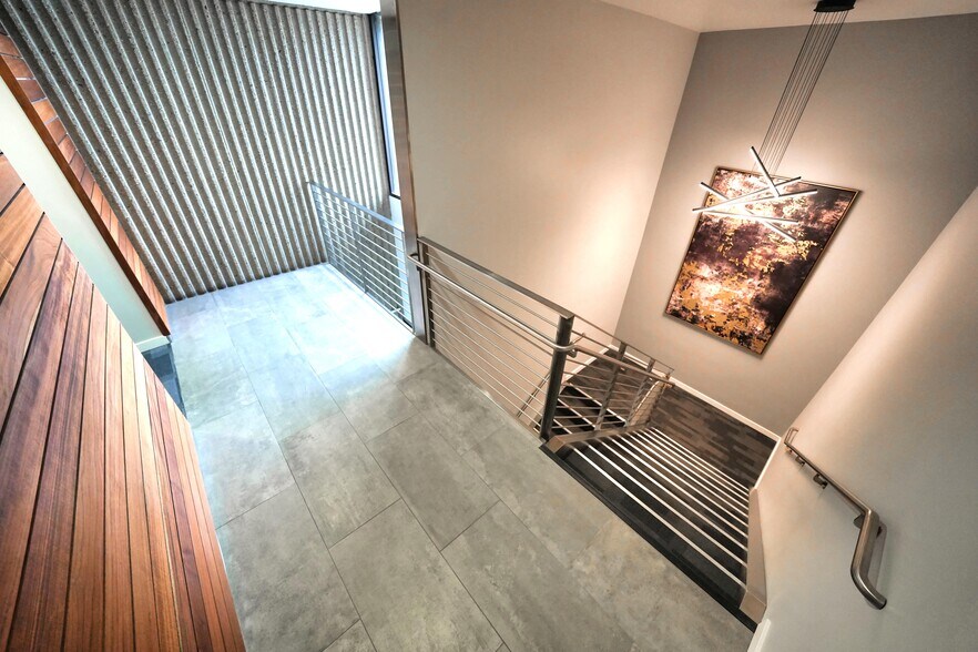 More Photos Of 18008 Skypark Cir, Irvine Loft Creative Space For Lease