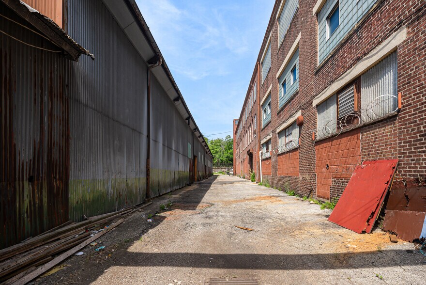 More Photos Of 3100-3104 N 17th St, Philadelphia Industrial For Sale