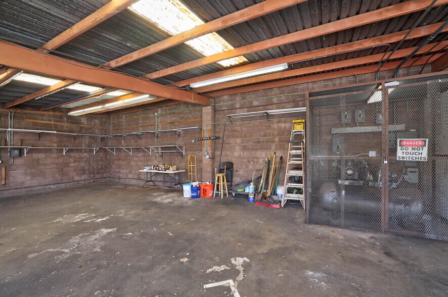 More Photos Of 1924 Democrat St, Honolulu Industrial For Sale