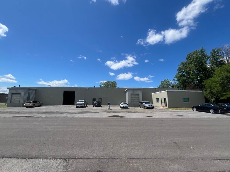 More Photos Of 302 Stoutenger St, East Syracuse Warehouse For Lease
