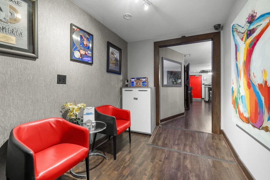 More Photos Of 5739 Tujunga Ave, North Hollywood Movie Radio TVStudio For Sale