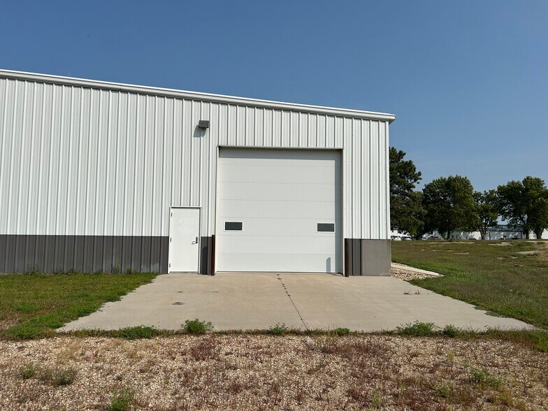 More Photos Of 601 4th St, De Smet Warehouse For Sale
