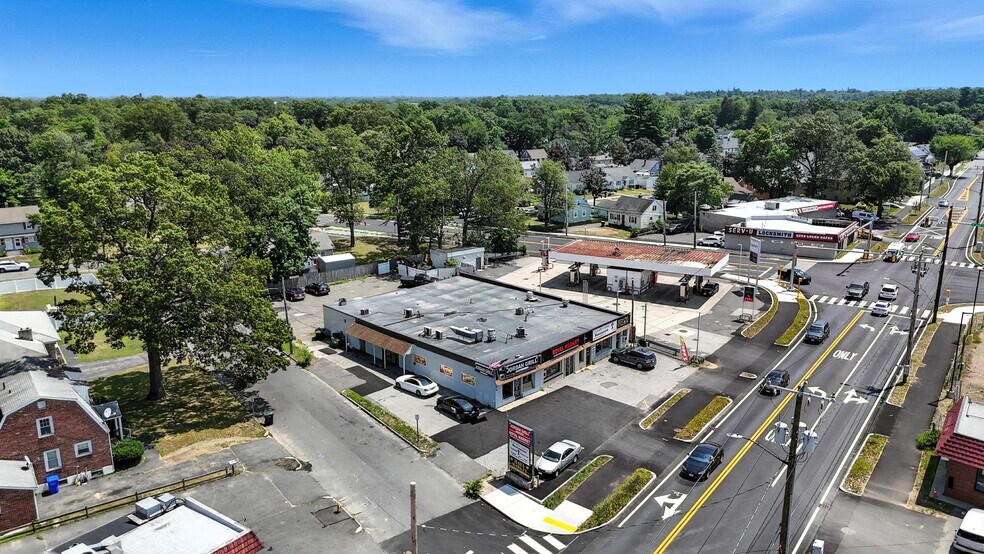 More Photos Of 1003 Saint James Ave, Springfield Freestanding For Sale