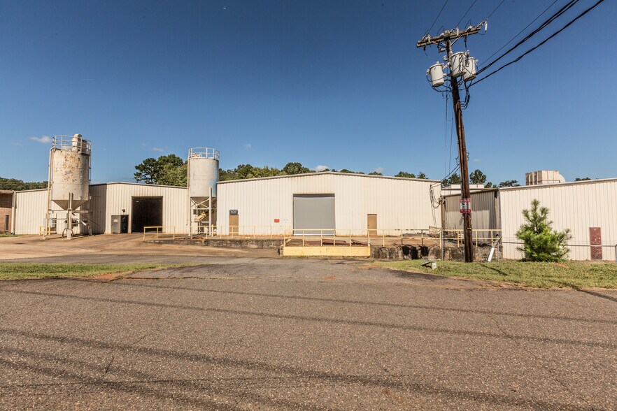 More Photos Of 133 Community Dr, Gastonia Warehouse For Lease