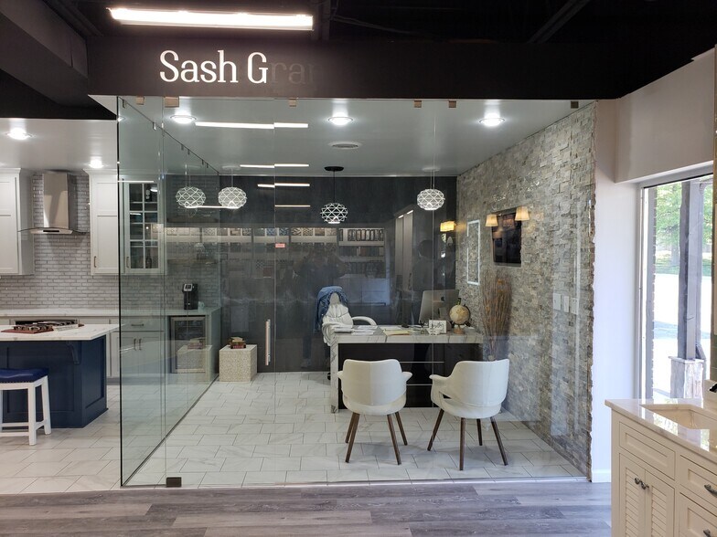 More Photos Of 12119 Johnson Dr, Shawnee Storefront For Sale