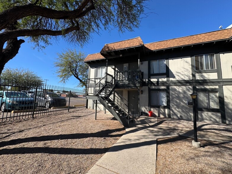 More Photos Of 1501 S Woodland St, Tucson Apartments For Sale