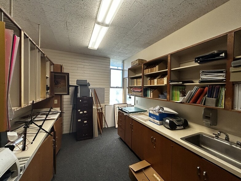 More Photos Of 14001 Burbank Blvd, Van Nuys Specialty For Sale