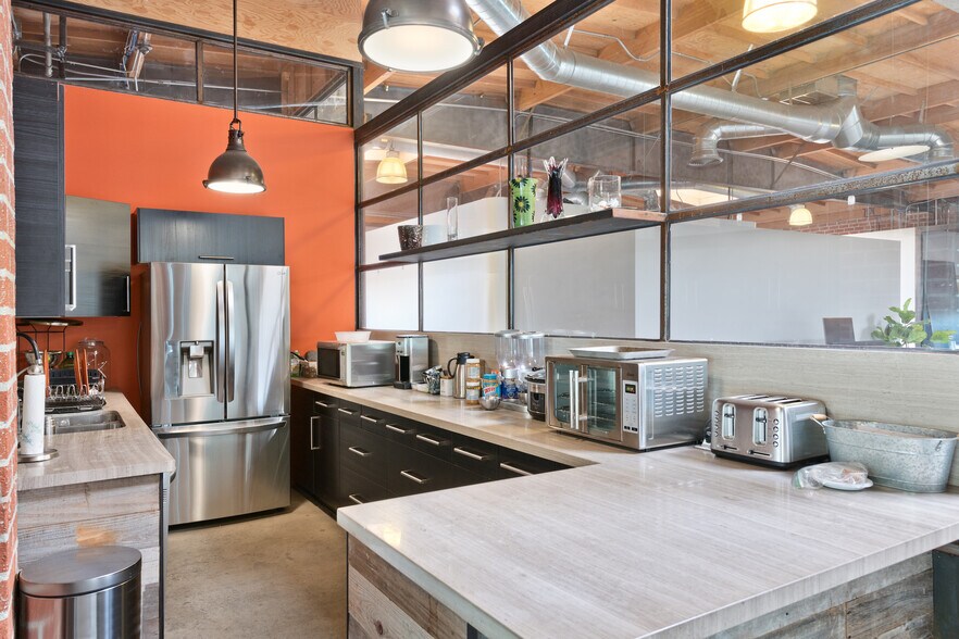 More Photos Of 6368 Arizona Cir, Los Angeles Office For Lease