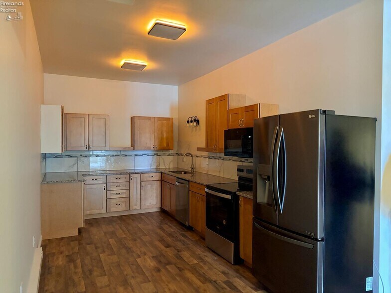 More Photos Of 110 Railroad St, Clyde Restaurant For Sale