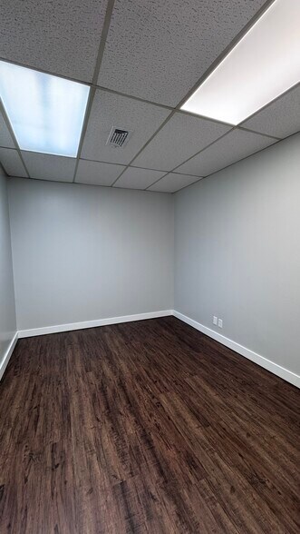 More Photos Of 556 W Bedford Euless Rd, Hurst Office For Lease