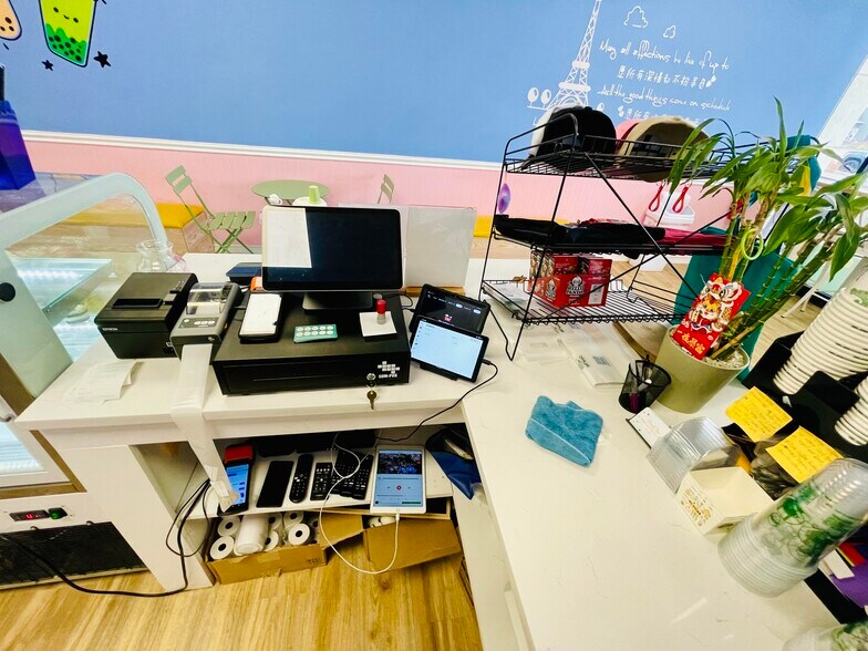 More Photos Of 3068 Kirchoff Rd, Rolling Meadows General Retail For Sale