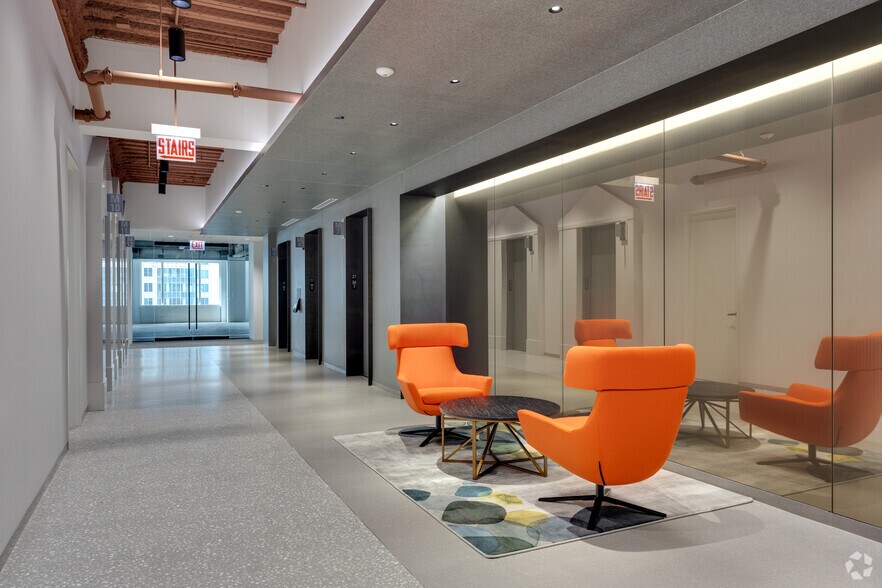 More Photos Of 77 W Wacker Dr, Chicago Office For Lease