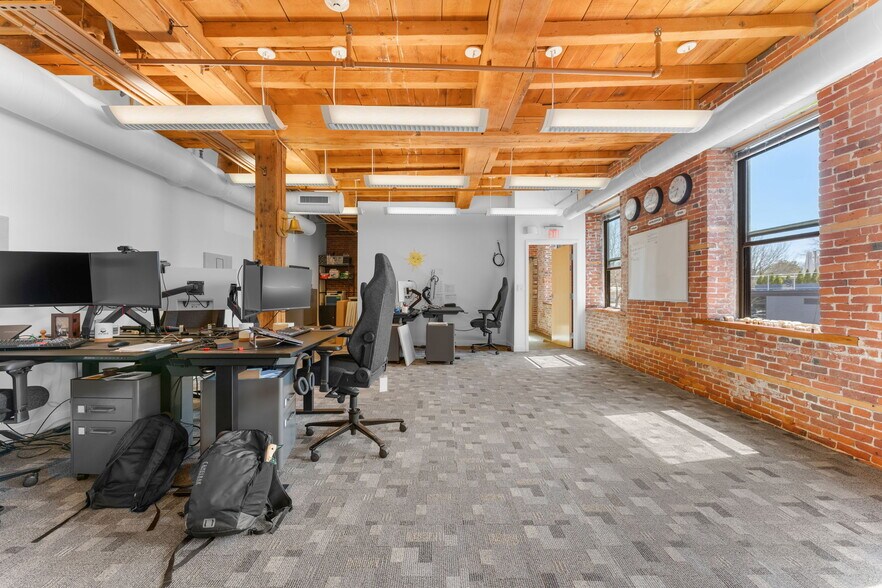 More Photos Of 40R Merrimac St, Newburyport Loft Creative Space For Lease
