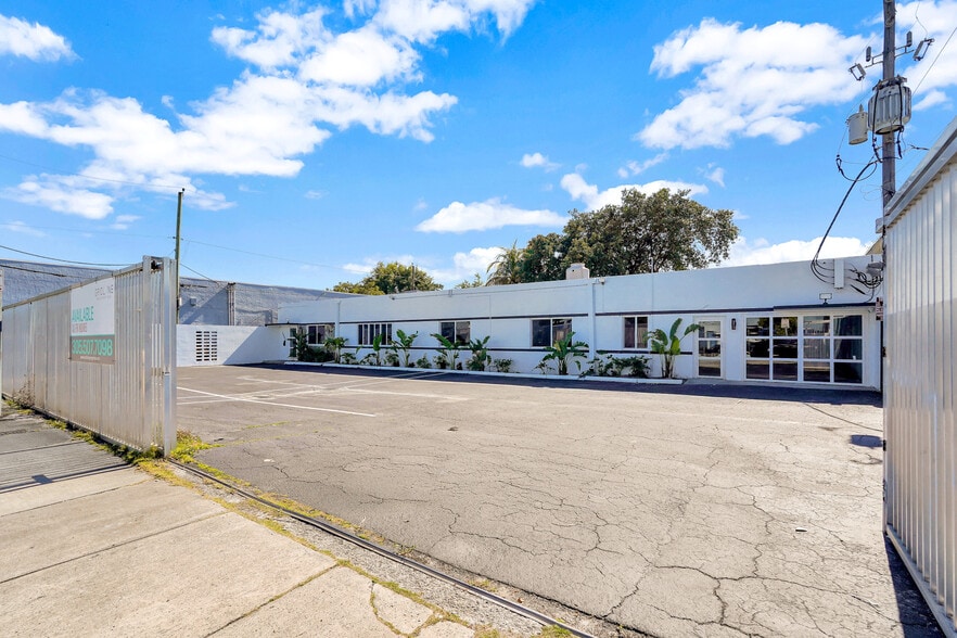 More Photos Of 1822 NW 22nd St, Miami Service For Lease