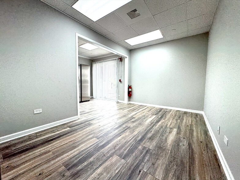 More Photos Of 9856 Derby Ln, Westchester Warehouse For Lease