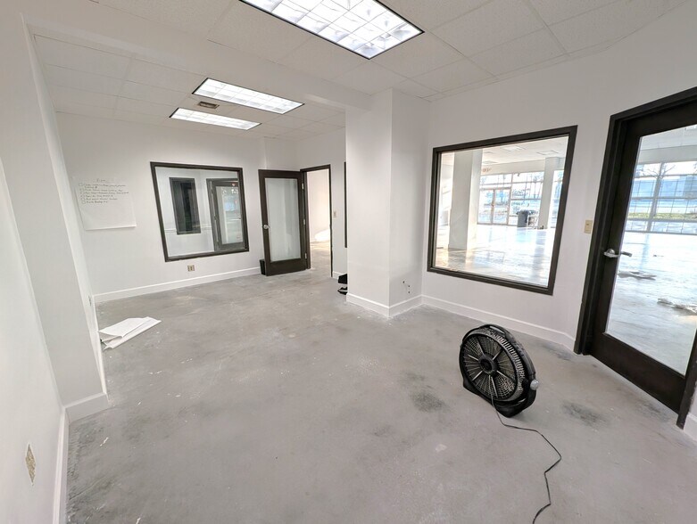 More Photos Of 901 N Missouri Ave, Largo Freestanding For Lease