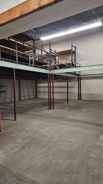 More Photos Of 1372 Main St, Coventry Warehouse For Lease