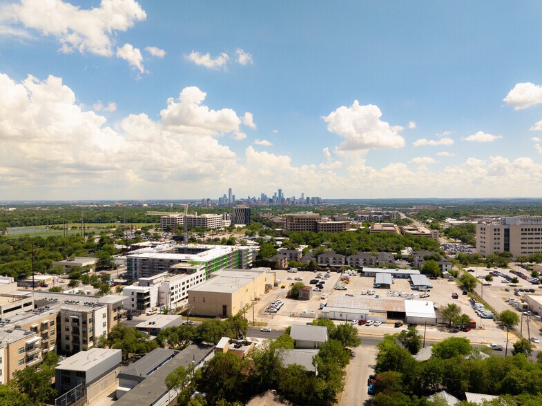 More Photos Of 900 W North Loop Blvd, Austin Loft Creative Space For Sale