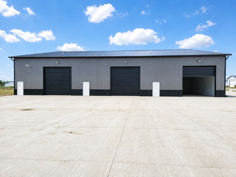 Primary Photo Of 401 Snyder Dr - Building C, Huxley Flex For Sale