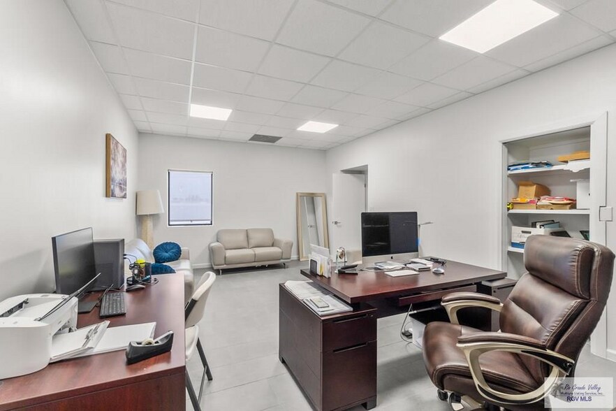More Photos Of 3202 E Grimes St, Harlingen Light Distribution For Sale