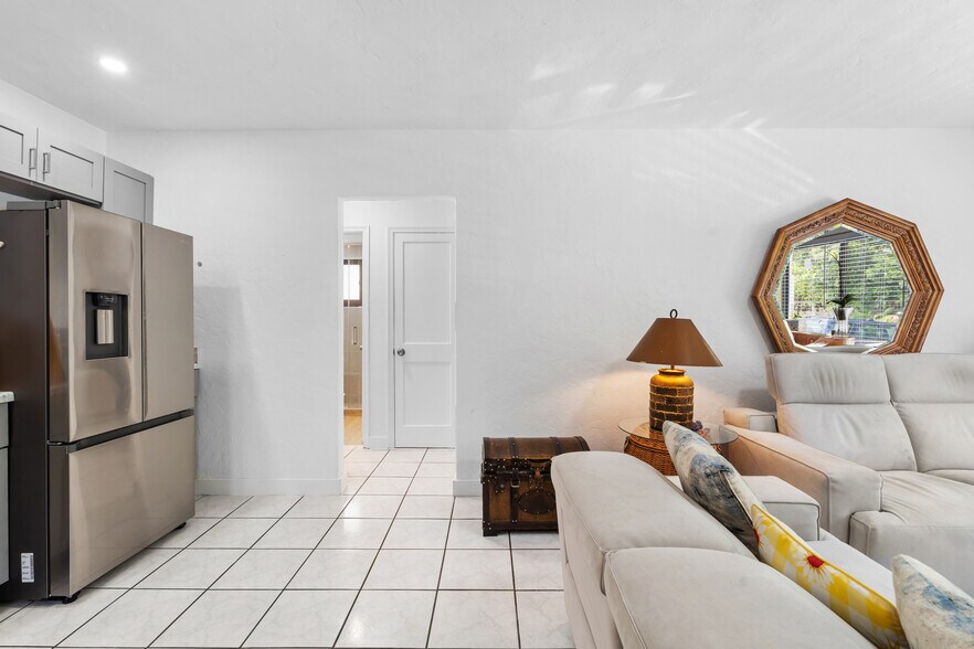 More Photos Of 550 SW 10th St, Miami Apartments For Sale