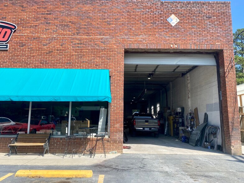 More Photos Of 127 Thompson St, Pittsboro Auto Repair For Lease