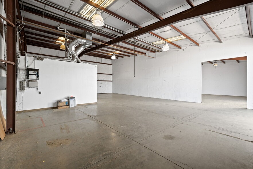 More Photos Of 2550 E Belle Ter, Bakersfield Manufacturing For Lease